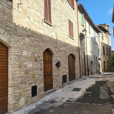 Appartamento Con Camino In Centro Storico Беваня Екстериор снимка